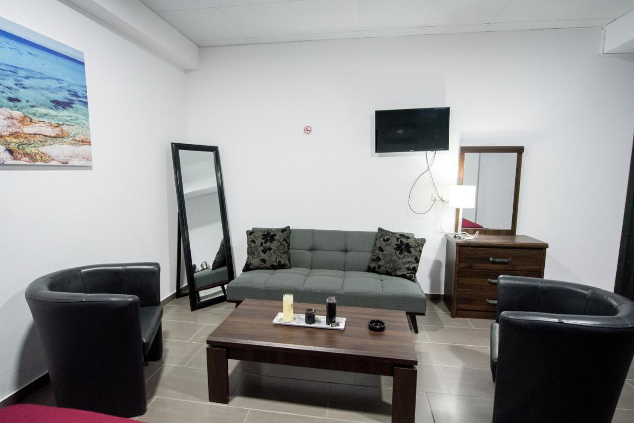 Central Luxury Studios 圣纳帕 外观 照片